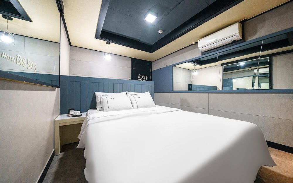 Sangbong Hotel Bus Room (General (Netflix TVing Watcha Disney ) 2