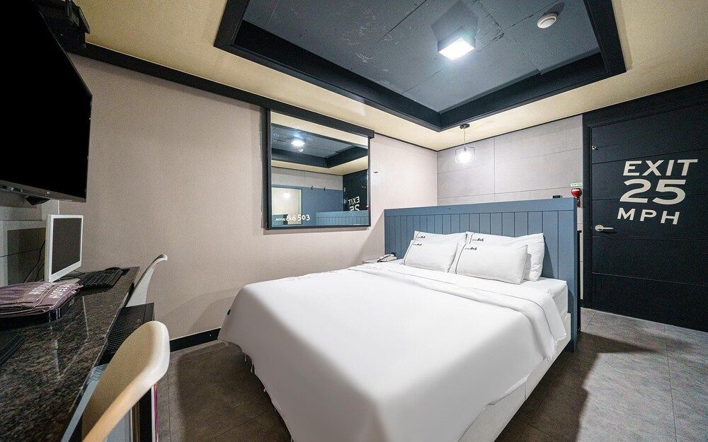 Sangbong Hotel Bus Room (General (Netflix TVing Watcha Disney ) 8