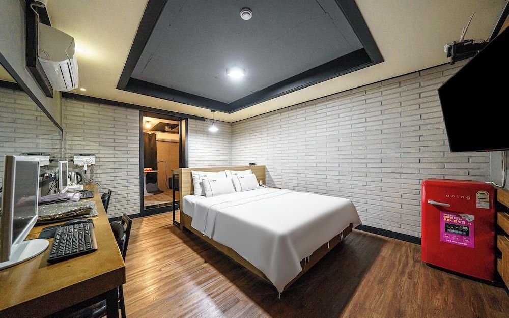 Sangbong Hotel Bus Room (Karaoke (ramen) (choose 2 fried rice ) 8