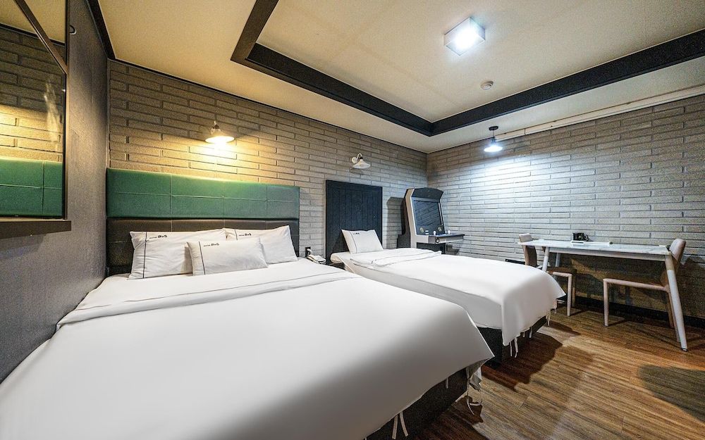 undefined Sangbong Hotel Bus 4