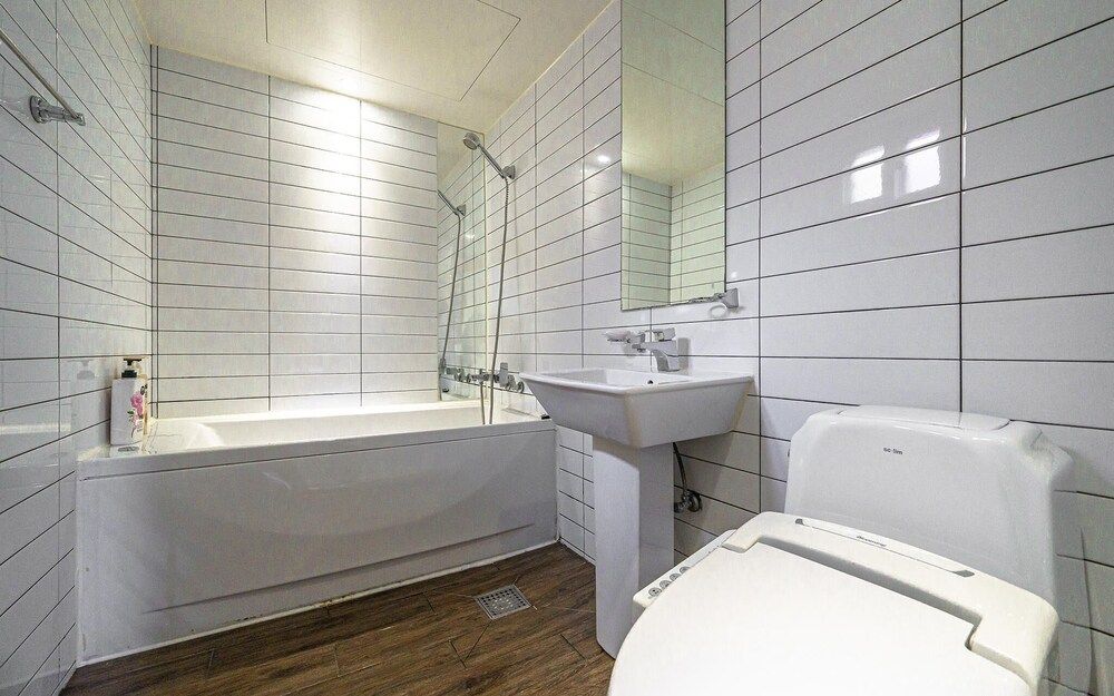 Sangbong Hotel Bus Room (Special room l Bathtub entertainment ) 2