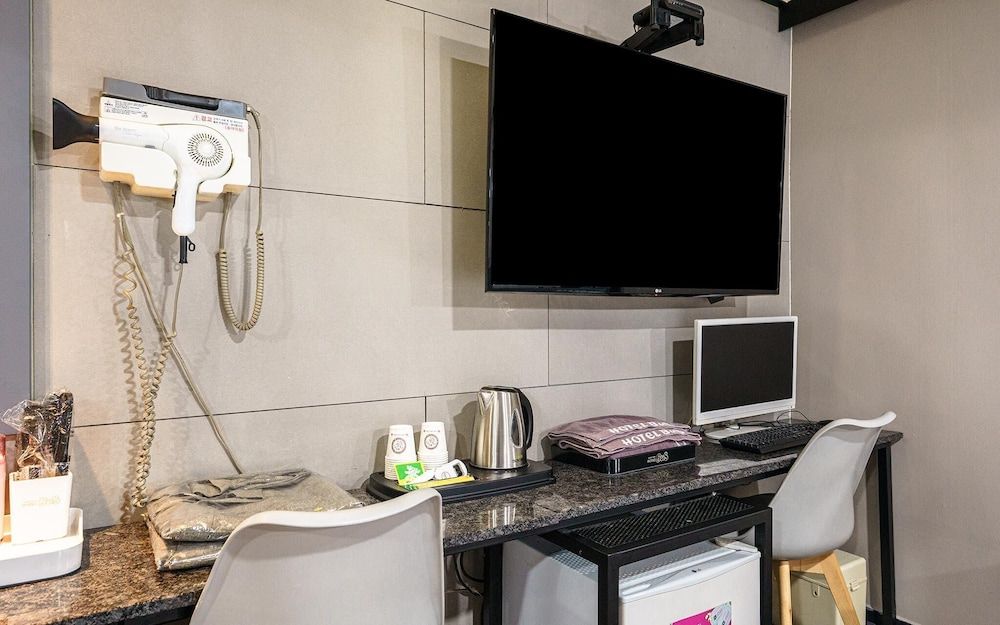 Sangbong Hotel Bus Room (General (Netflix TVing Watcha Disney ) 5