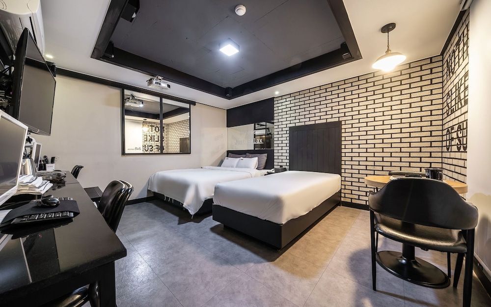 undefined Sangbong Hotel Bus 2