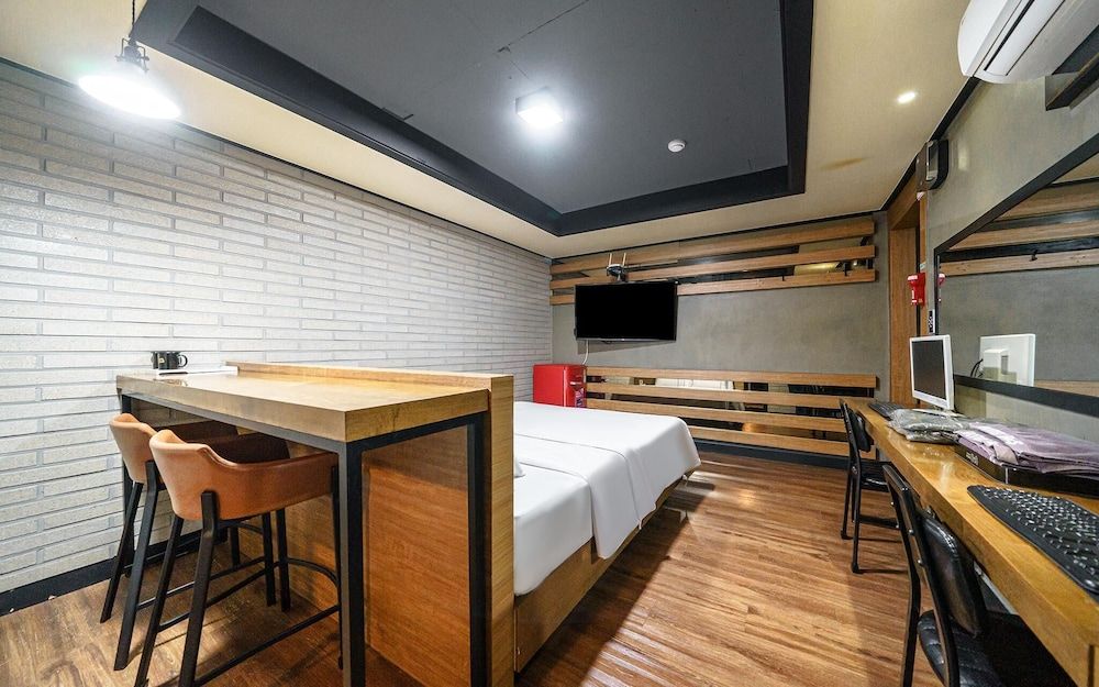 Sangbong Hotel Bus Room (Karaoke (ramen) (choose 2 fried rice ) 3