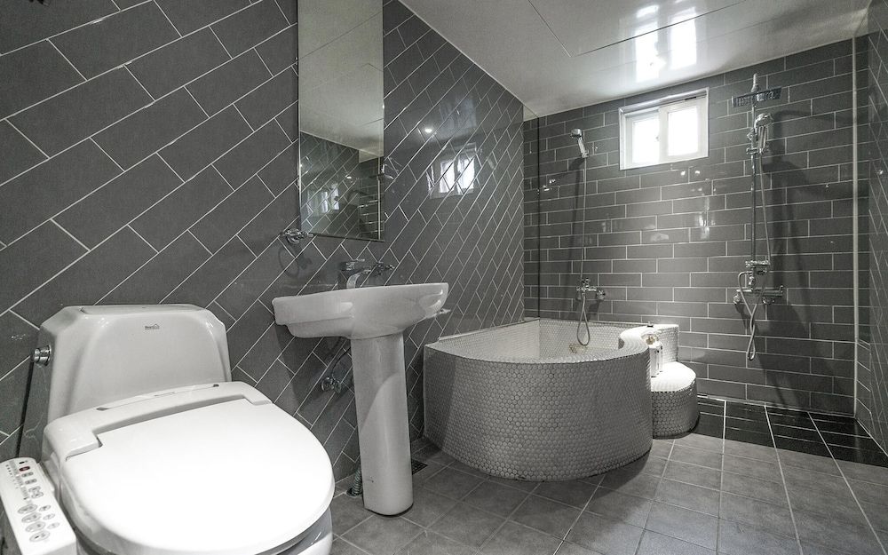 Sangbong Hotel Bus Room (Karaoke (ramen) (choose 2 fried rice ) 7