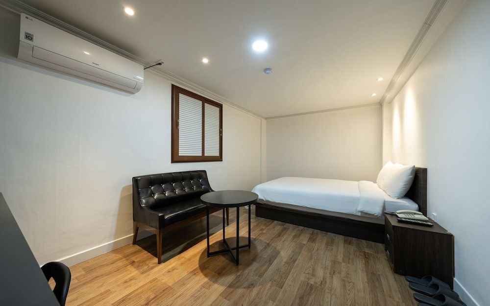 undefined Sinchon Rich 6