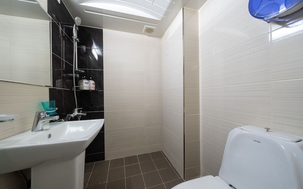 undefined Sinchon Rich 9