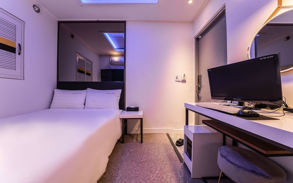 Wolgok Shinhwa Self Check-in Motel Room (Standard room (55-inch TV watching al) 24