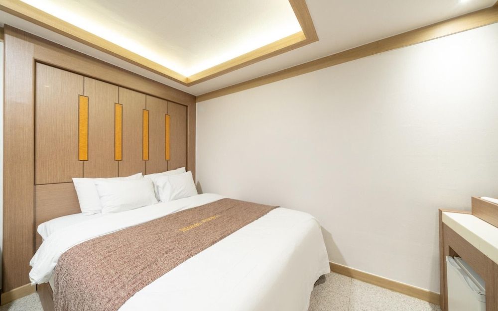 undefined Yeongdeungpo Starlight Hotel 4