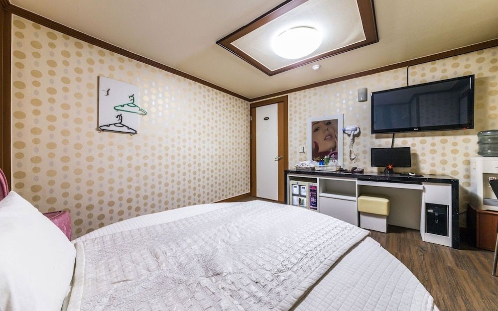 undefined Sinseoldong Mong 7