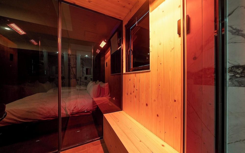 Seoul National Univ Stn 54beonga Room (VVIP (Netflix Disney/2 PCs for games/) 6