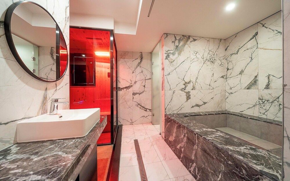 Seoul National Univ Stn 54beonga Room (VVIP (Netflix Disney/2 PCs for games/) 8