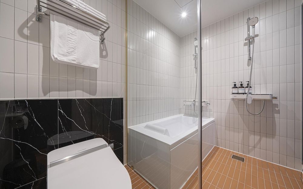 Brown Dot Yeoksam Branch Room (Suite B (sofa bed king size bed Netfl) 31