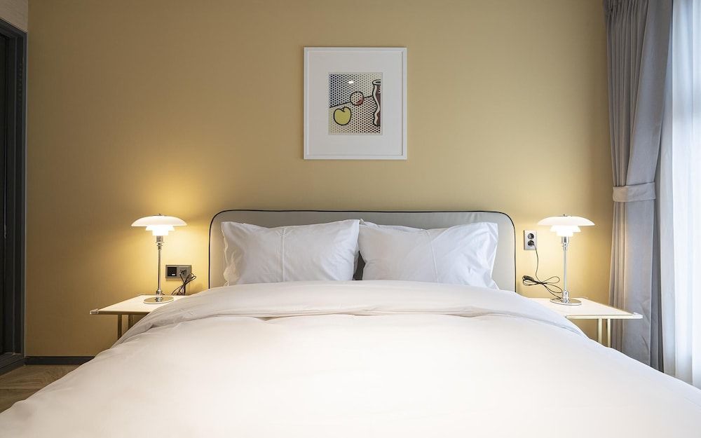 Brown Dot Yeoksam Branch Room (Suite B (sofa bed king size bed Netfl) 4