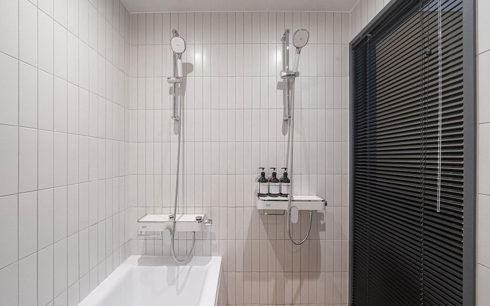 Brown Dot Yeoksam Branch Room (Suite B (sofa bed king size bed Netfl) 28