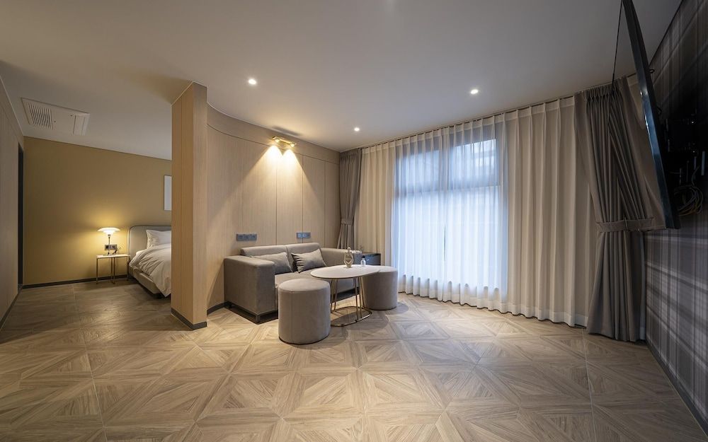 Brown Dot Yeoksam Branch Room (Suite B (sofa bed king size bed Netfl) 18