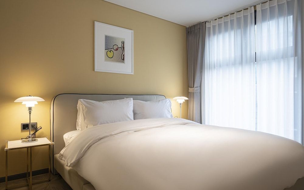 Brown Dot Yeoksam Branch Room (Suite B (sofa bed king size bed Netfl) 3