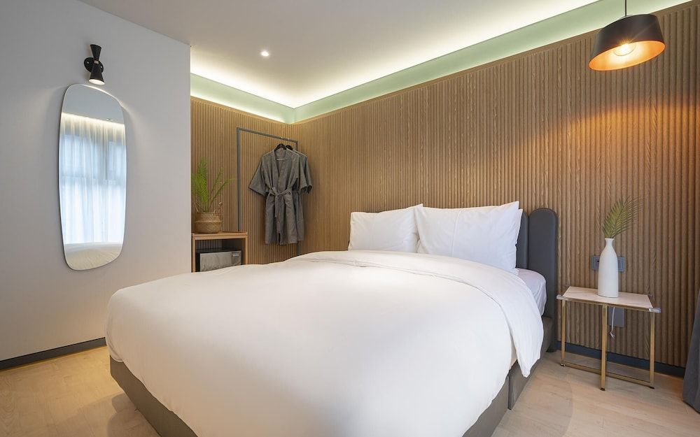 Brown Dot Yeoksam Branch Room (Premium B (OTT Bathtub)) 4