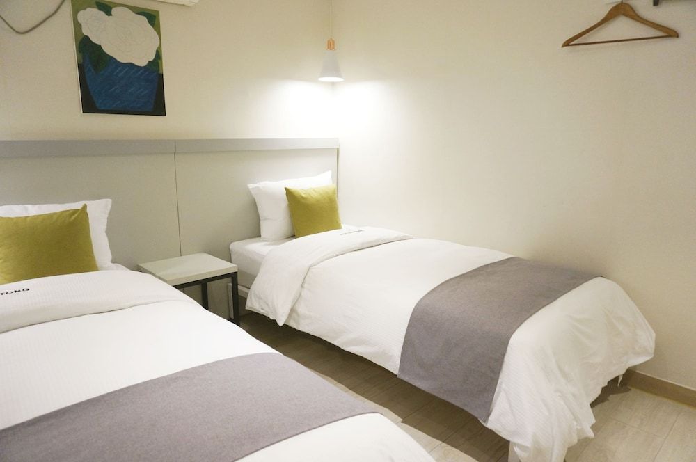 Hotel Victoria Twin Room 9