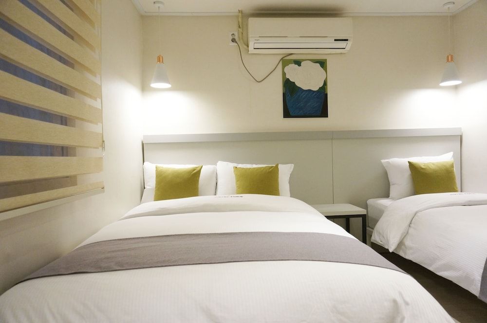 Hotel Victoria Triple Room 3