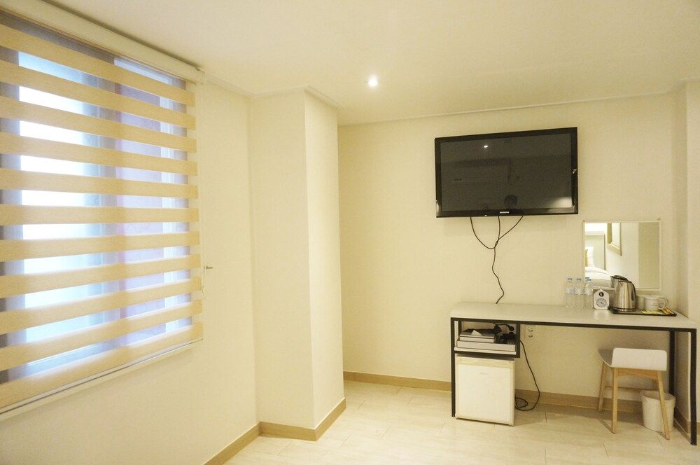 Hotel Victoria Triple Room 8