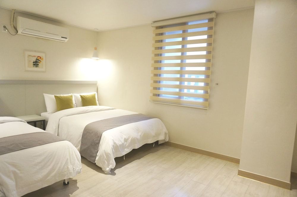 Hotel Victoria Triple Room 12