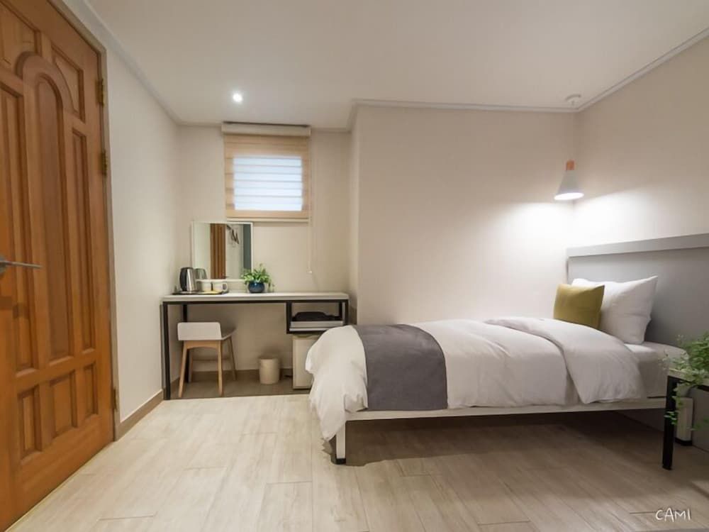 Hotel Victoria Twin Room 6