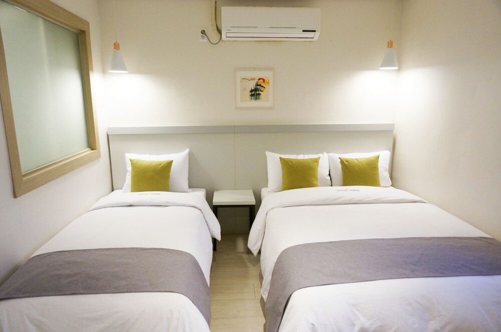 Hotel Victoria Triple Room 5