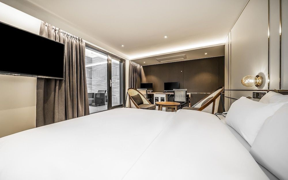 undefined Jongno Hotel Laboum 6