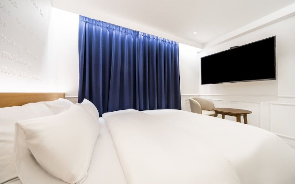 undefined Jongno Hotel Laboum 9