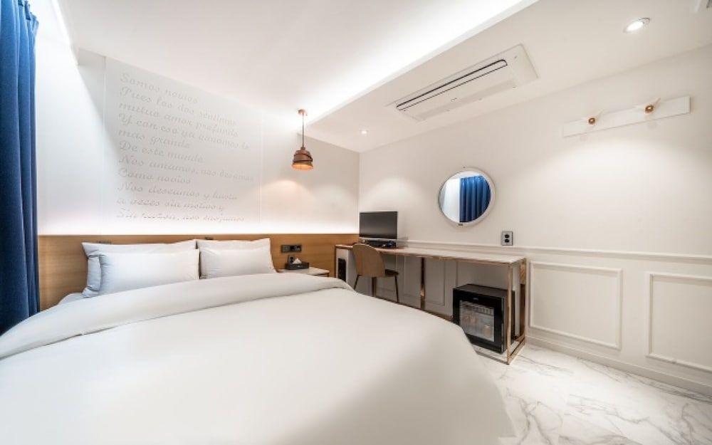 Jongno Hotel Laboum Room (Deluxe-Quick Entrance) 12