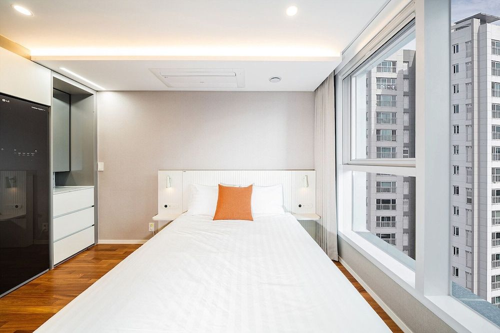 Seocho Intoraon Hotel and Residence Premier Suite_Party Room (No Parking) 8