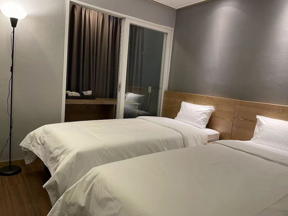 undefined The Garden Hotel