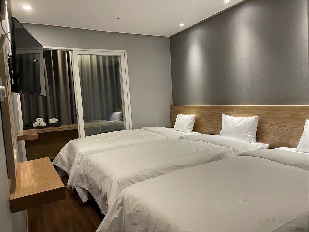 undefined The Garden Hotel 5