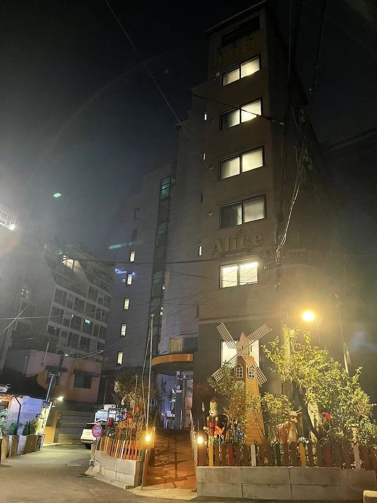 undefined The Garden Hotel 6
