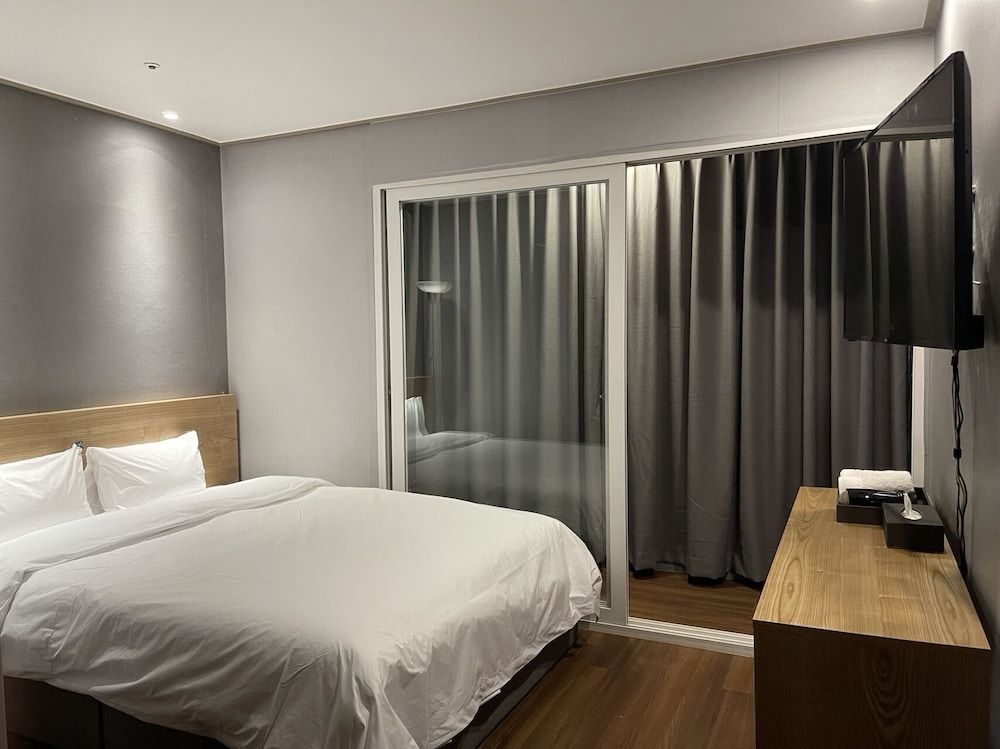 undefined The Garden Hotel 4