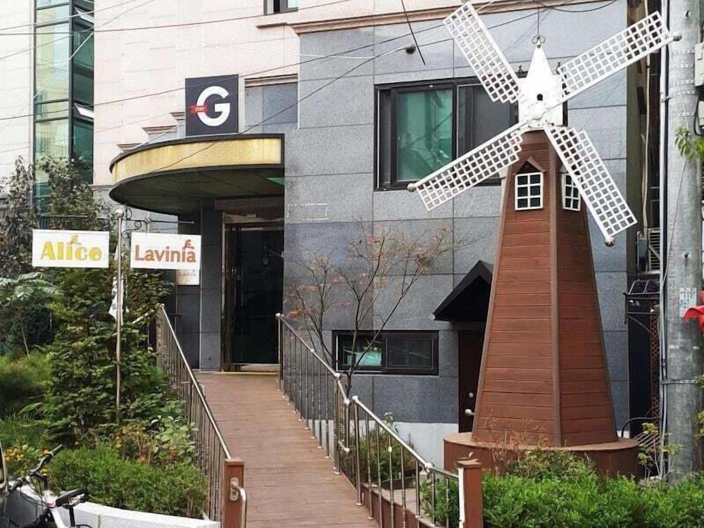 undefined The Garden Hotel 7