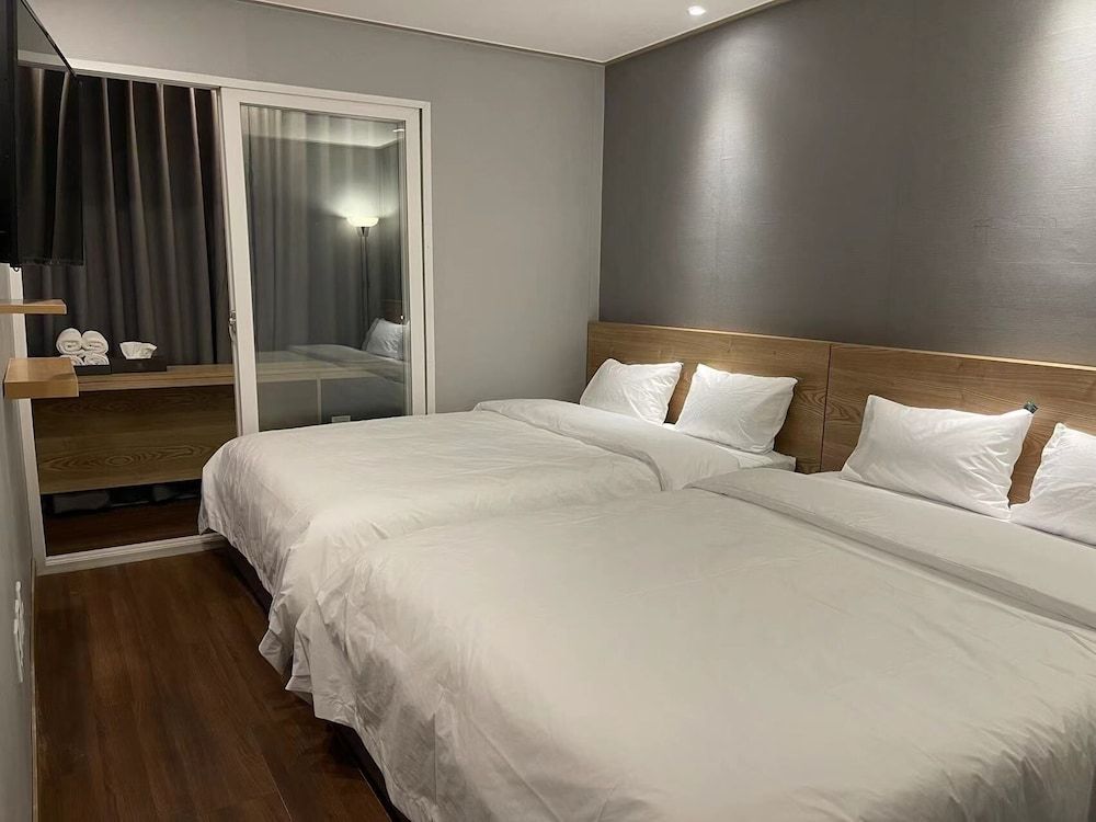 undefined The Garden Hotel 2
