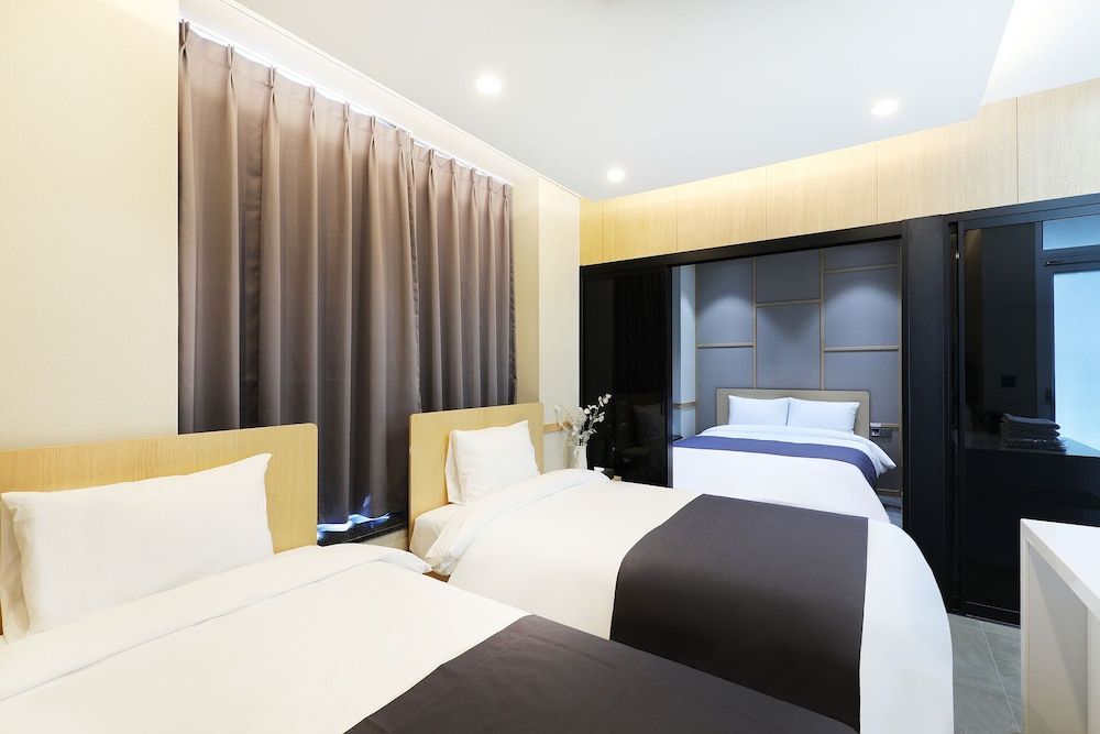 The Stay Classic Hotel Myeongdong Royal Twin Room (No parking) 3