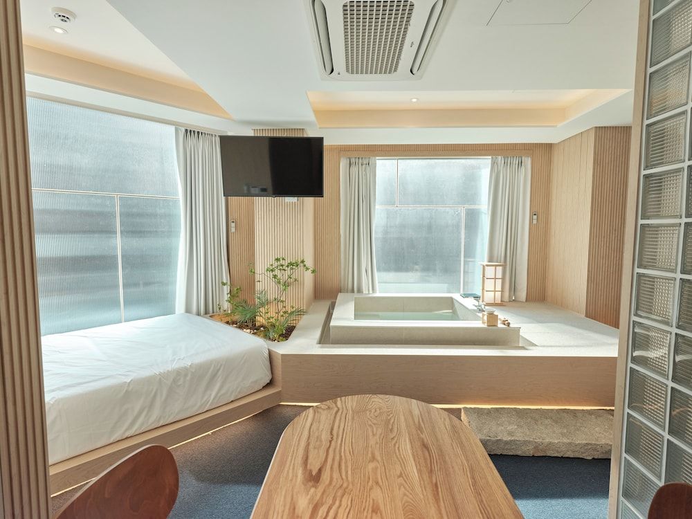 undefined UH Suite Seoul Square 7