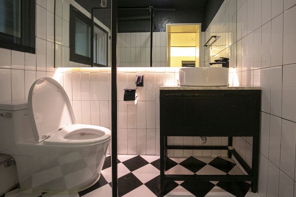 Bias K-GIRL GUESTHOUSE - Caters to Women Superior Double Room, Courtyard View 7