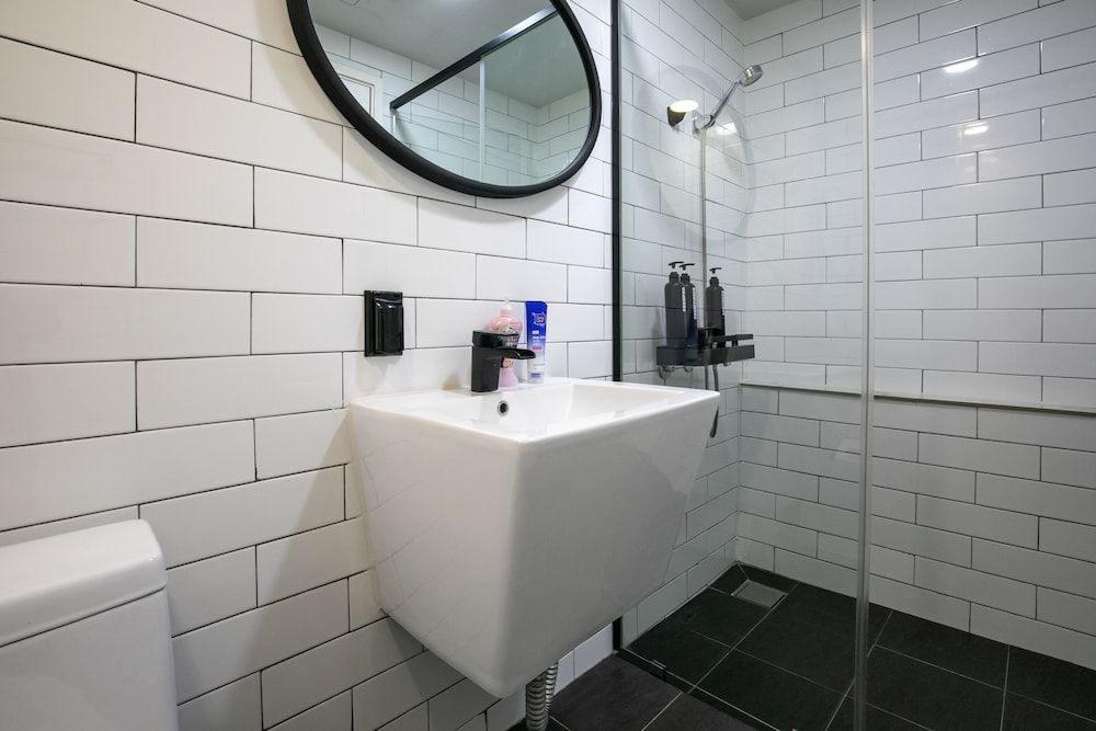 Bias K-GIRL GUESTHOUSE - Caters to Women Elite Triple Room, Multiple Beds 8