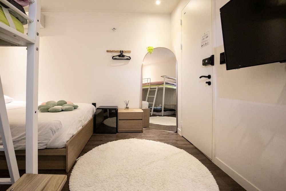Bias K-GIRL GUESTHOUSE - Caters to Women Elite Triple Room, Multiple Beds 3