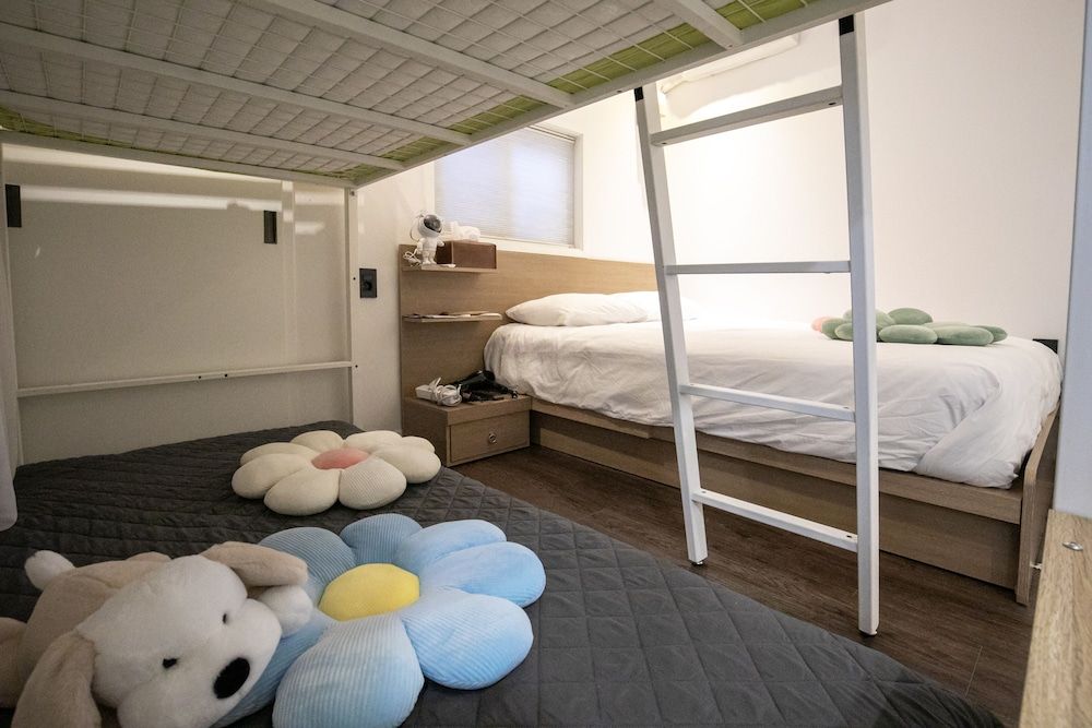 Bias K-GIRL GUESTHOUSE - Caters to Women Elite Triple Room, Multiple Beds 4