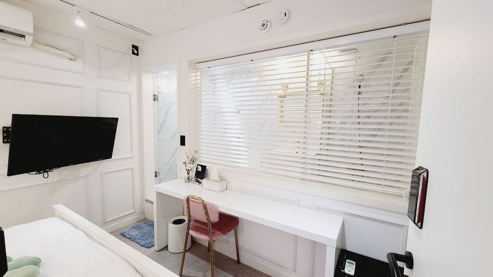 Bias K-GIRL GUESTHOUSE - Caters to Women Business Double Room Single Use, No Windows 13