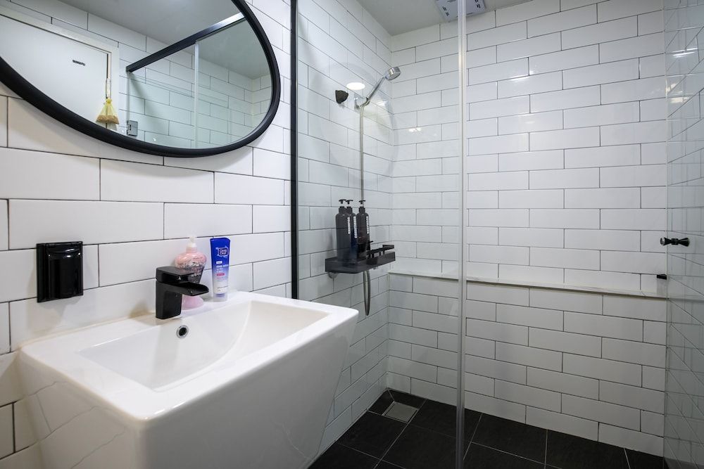 Bias K-GIRL GUESTHOUSE - Caters to Women Elite Triple Room, Multiple Beds 11