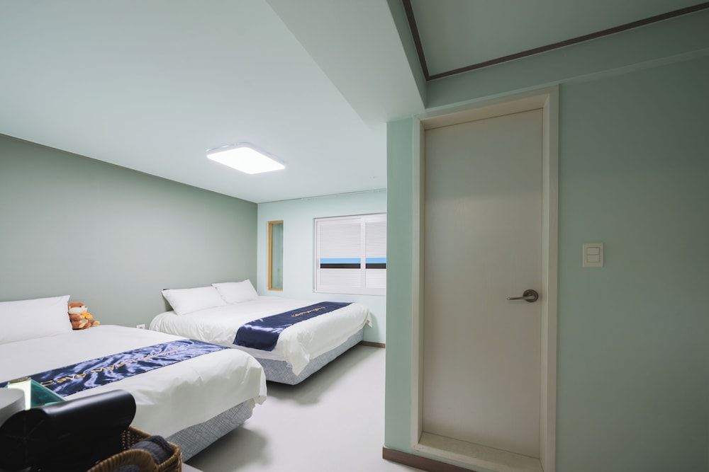 Cave Myeongdong Standard Triple Room 3