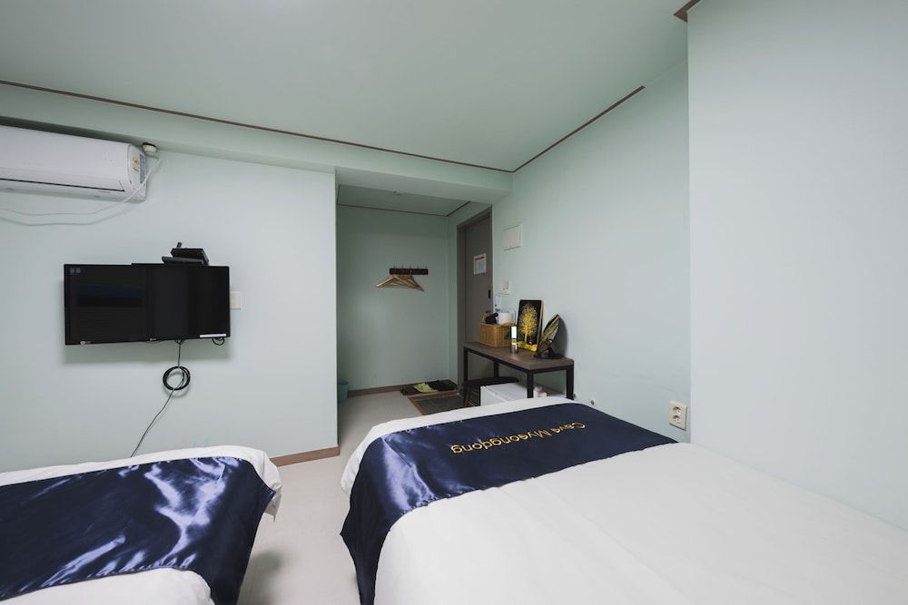 Cave Myeongdong Standard Triple Room 9