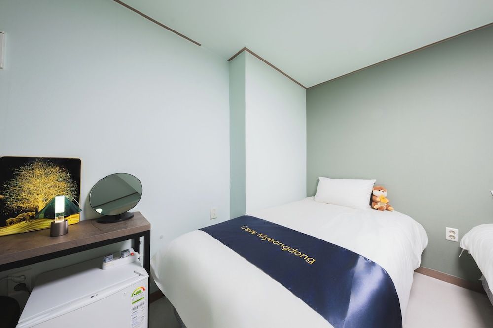 Cave Myeongdong Standard Triple Room 5