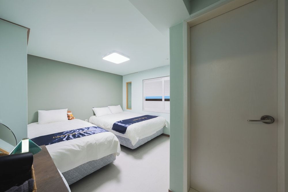 Cave Myeongdong Standard Triple Room 2